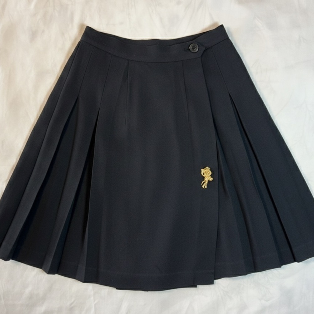 Vintage Black Pleated Skirt w/ Gold Charm 🖤✨
